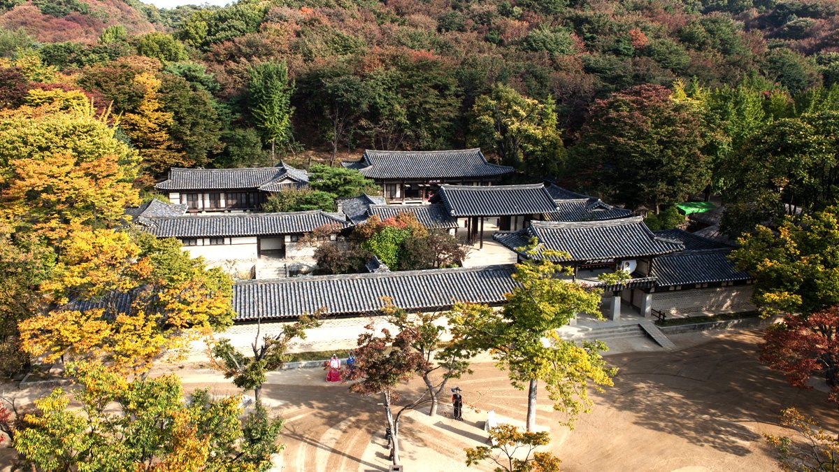 Hwaseong Fortress, Suwon Traditional Market, & Korean Folk Village Tour