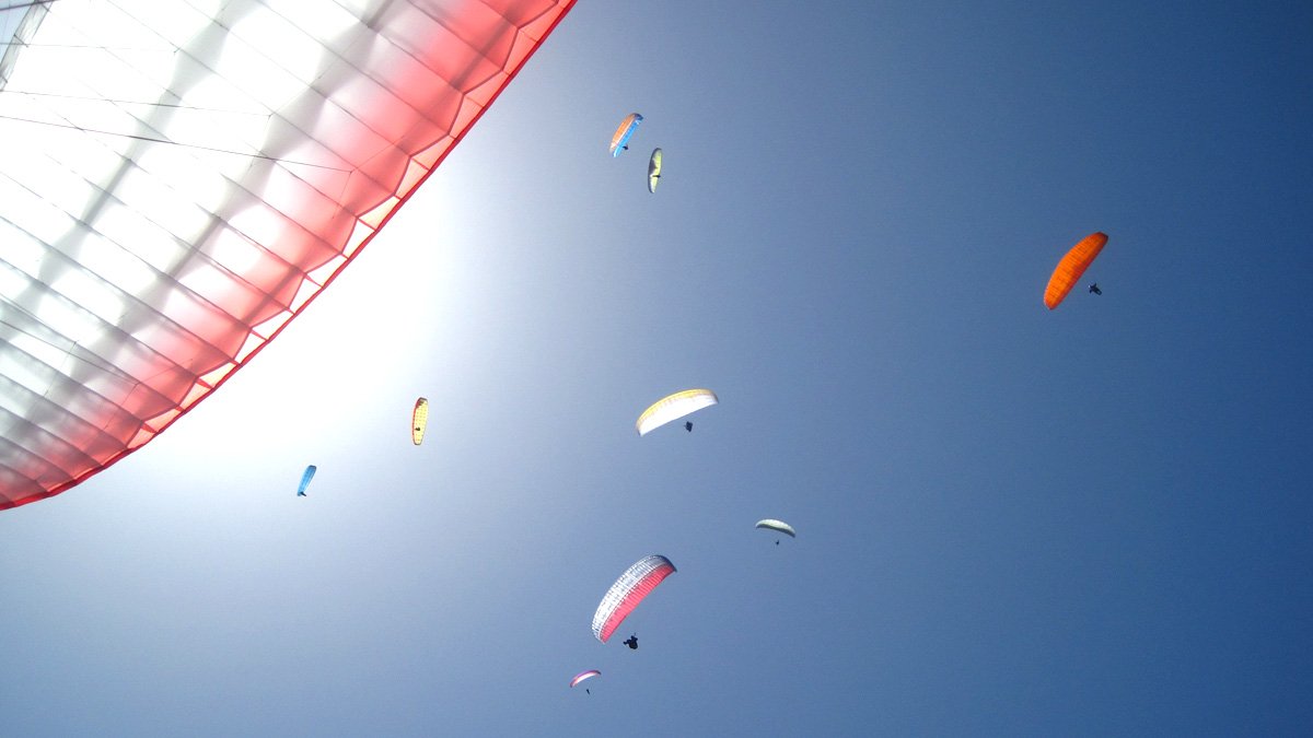 Crash Landing On You – Winter Paragliding Daily Trip