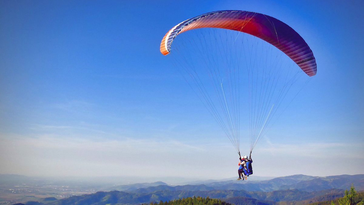 Crash Landing On You – Winter Paragliding Daily Trip