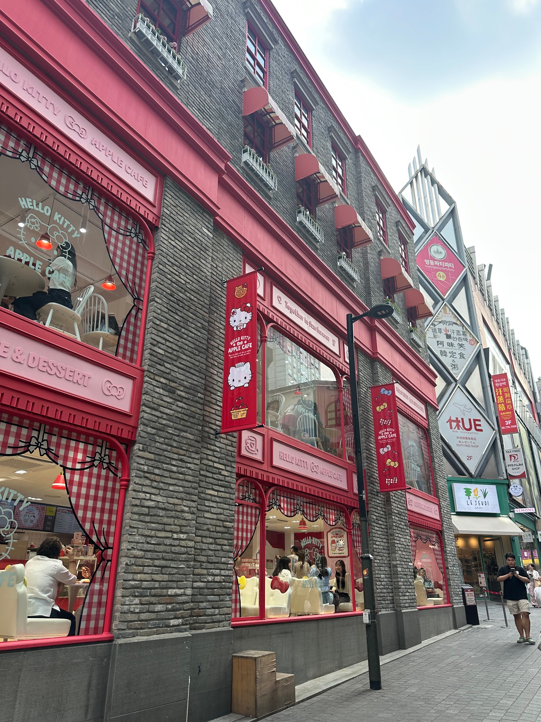 Top 5 unusual and trendy places to discover at Seoul: 24