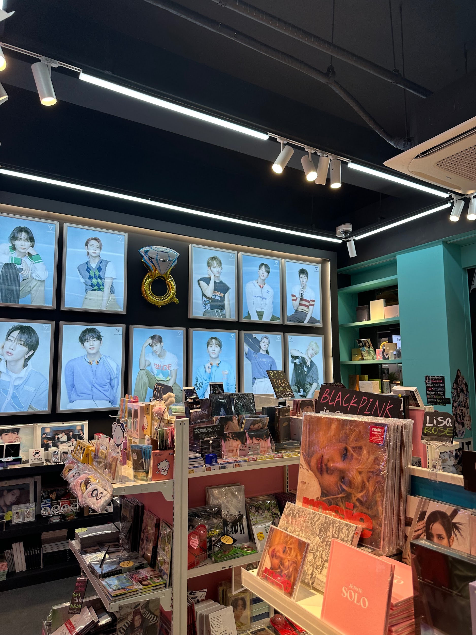 Top 5 unusual and trendy places to discover at Seoul: 37