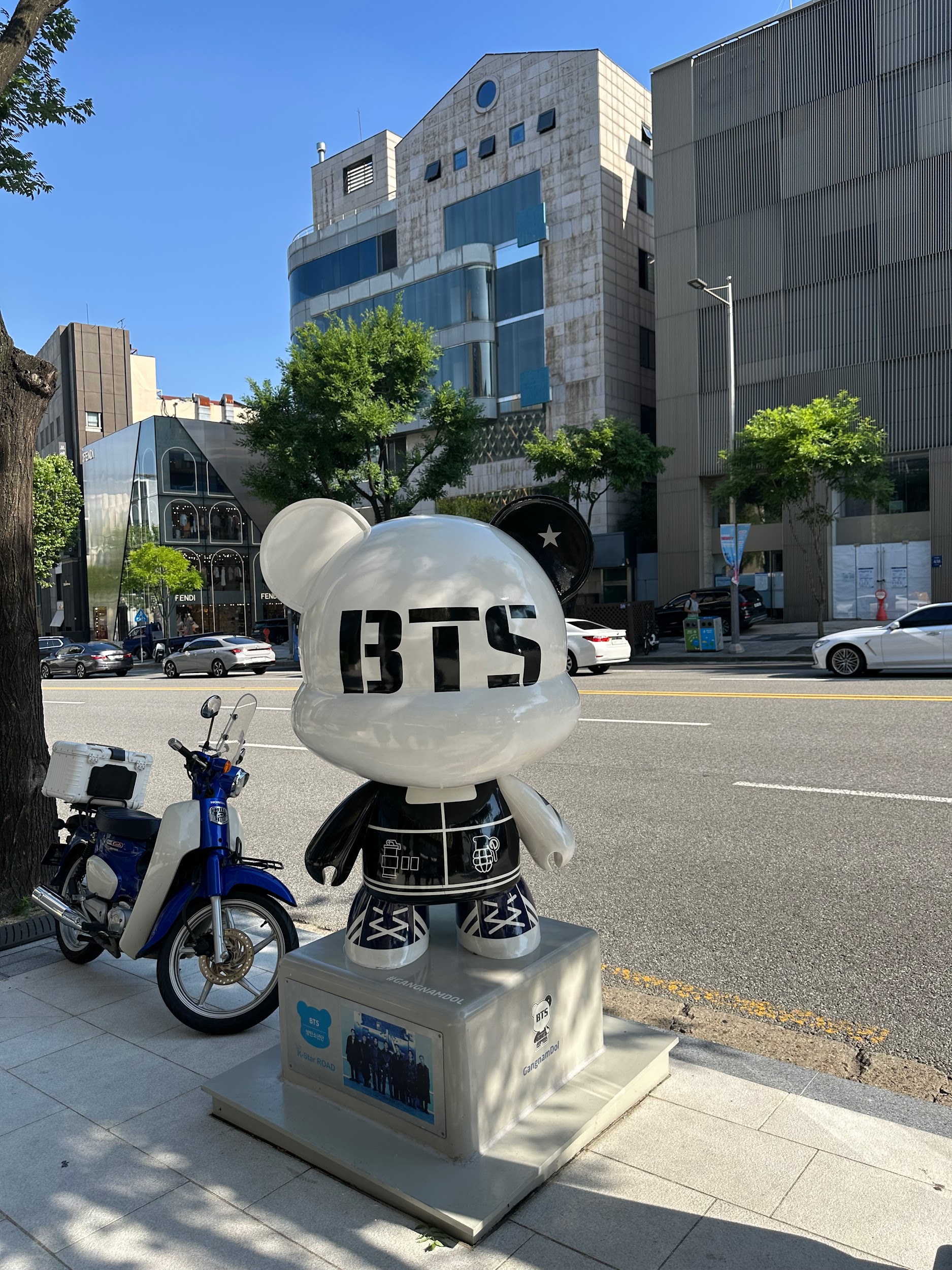 Top 5 unusual and trendy places to discover at Seoul: 9