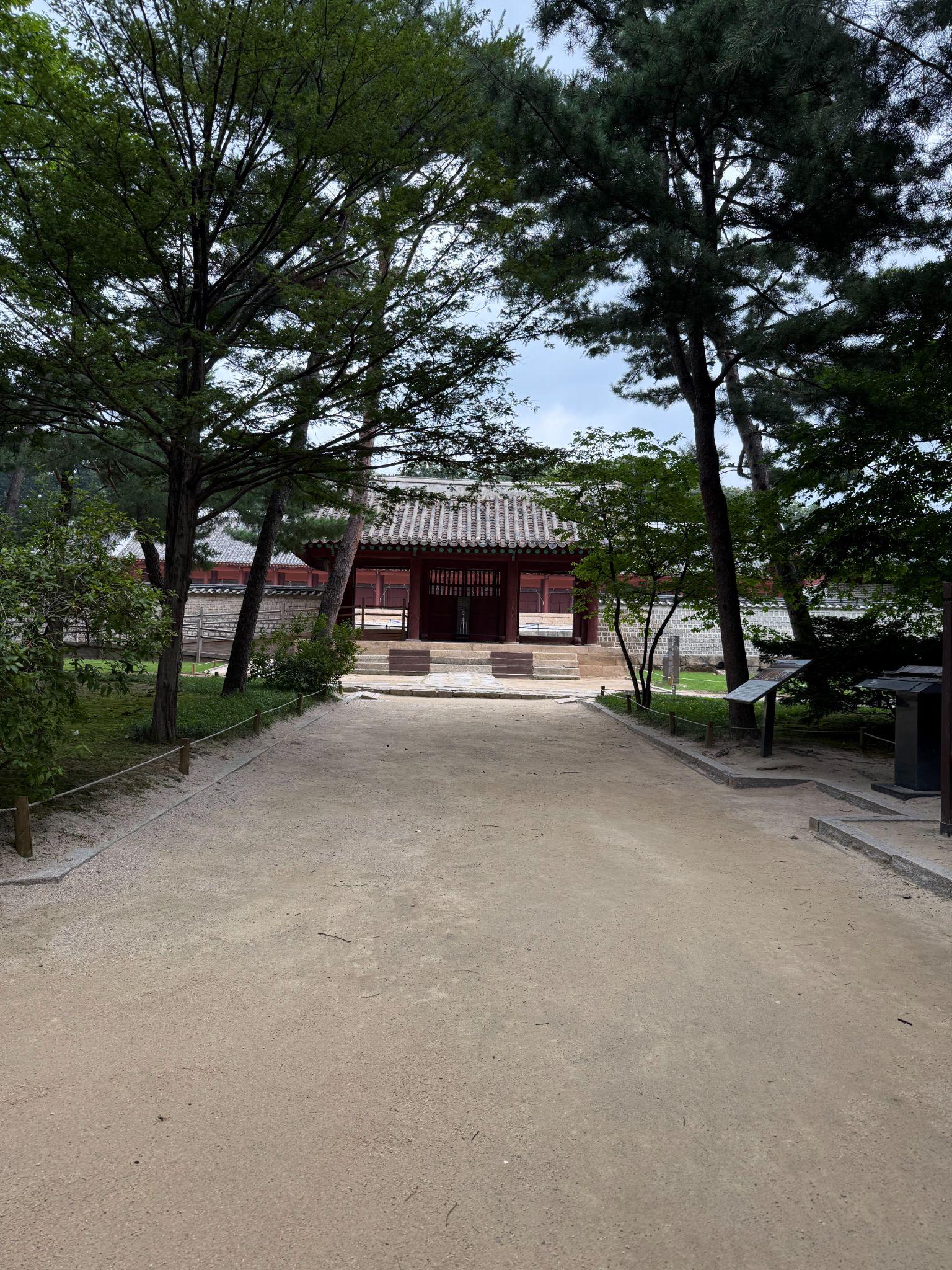 Explore Jongmyo Shrine: Korea’s UNESCO Confucian Landmark 11